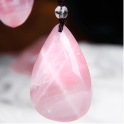 粉水滴吊坠 Rose Quartz Pendant 粉水滴吊坠 Rose Quartz Pendant