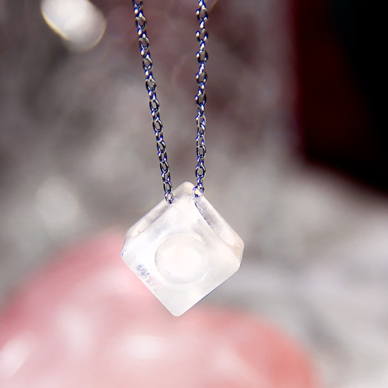 蓝月光方块吊坠 Blue Moonstone Pendant 蓝月光方块吊坠 Blue Moonstone Pendant