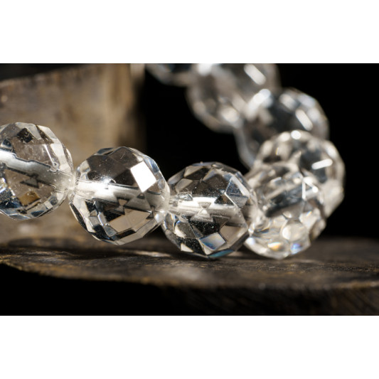 白水晶手链 ( 切面64 ) Clear Quartz Bracelet (Cut 64 Facets) 白水晶手链 ( 切面64 ) Clear Quartz Bracelet (Cut 64 Facets)