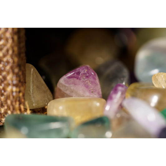 消磁碎水晶:彩萤石 Tumbled Colourful Fluorite 消磁碎水晶:彩萤石 Tumbled Colourful Fluorite