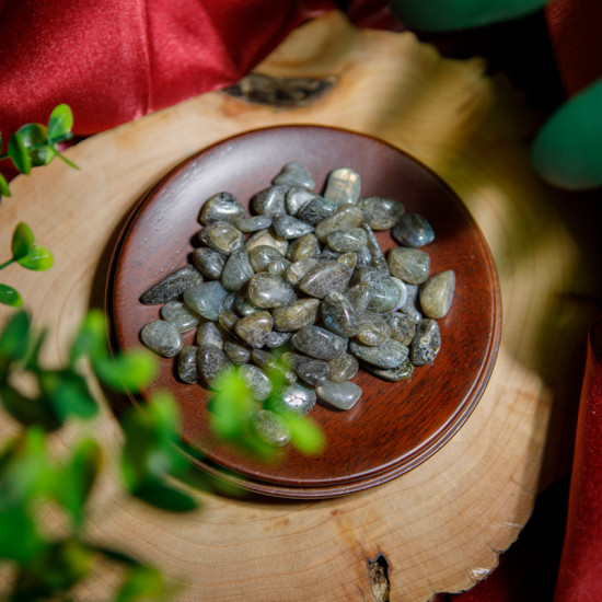 消磁碎水晶:拉长石 Tumbled Labradorite 消磁碎水晶:拉长石 Tumbled Labradorite