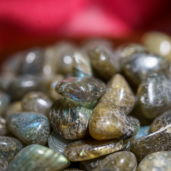消磁碎水晶:拉长石 Tumbled Labradorite 消磁碎水晶:拉长石 Tumbled Labradorite
