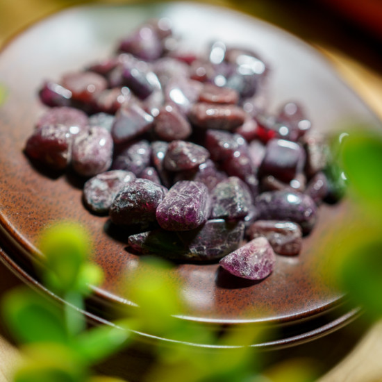 消磁碎水晶:石榴石 Tumbled Garnet 消磁碎水晶:石榴石 Tumbled Garnet