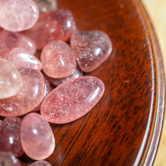 消磁碎水晶:草莓晶 Tumbled Strawberry 消磁碎水晶:草莓晶 Tumbled Strawberry