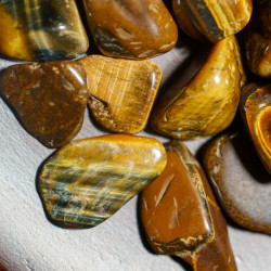 消磁碎水晶:虎眼 Tumbled Tigerite 消磁碎水晶:虎眼 Tumbled Tigerite