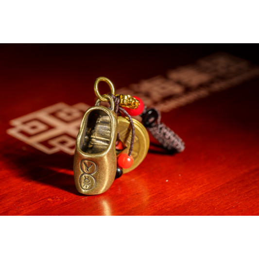 五帝贵人鞋 Pendant of Chinese ancient coins and shoes 五帝贵人鞋 Pendant of Chinese ancient coins and shoes