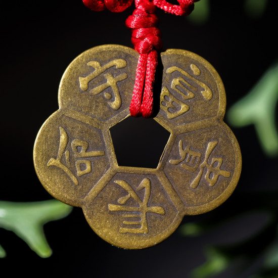 守富贵长命牌(红色)The Longevity Wishful Plate (Red Strings) 守富贵长命牌(红色)The Longevity Wishful Plate (Red Strings)