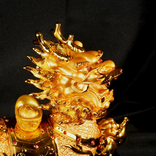 镇宅旺财金麒麟 Feng Shui Prosperous Wealth Golden Kirin 镇宅旺财金麒麟 Feng Shui Prosperous Wealth Golden Kirin