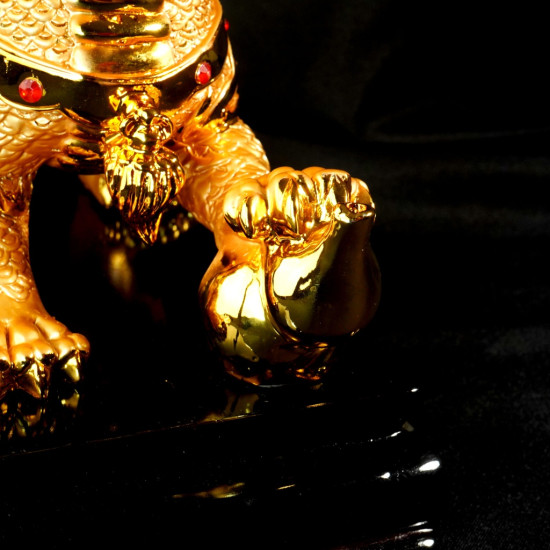 镇宅旺财金麒麟 Feng Shui Prosperous Wealth Golden Kirin 镇宅旺财金麒麟 Feng Shui Prosperous Wealth Golden Kirin
