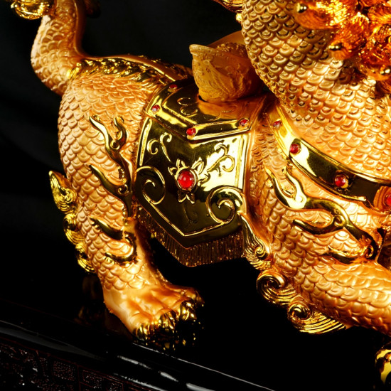 镇宅旺财金麒麟 Feng Shui Prosperous Wealth Golden Kirin 镇宅旺财金麒麟 Feng Shui Prosperous Wealth Golden Kirin
