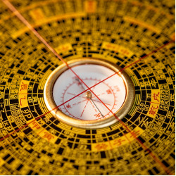 镇宅罗经盘 House Guarding Feng Shui Compass 镇宅罗经盘 House Guarding Feng Shui Compass